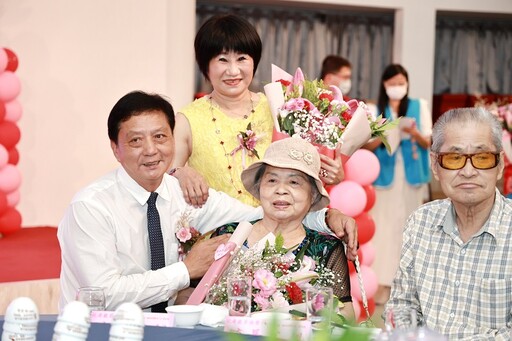 許縣長出席草屯鎮模範母親表揚晚會 感恩母愛
