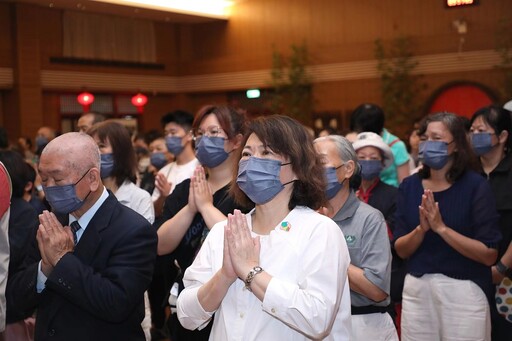 佛教慈濟基金會舉行2025年浴佛大典 黃敏惠浴佛祈福