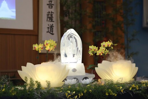 佛教慈濟基金會舉行2025年浴佛大典 黃敏惠浴佛祈福