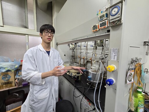 興大團隊開發香蕉廢棄物變隔熱環保建材獲金獎