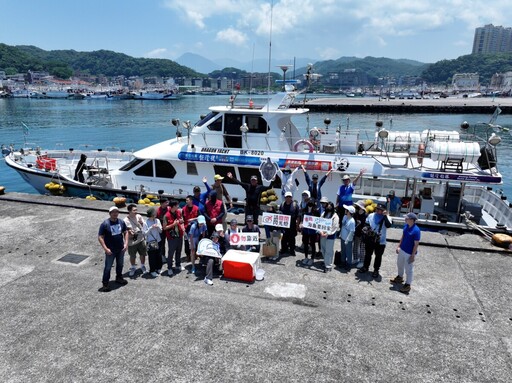 擱淺290天重生!新北動保處護送傷癒欖蠵龜野放 葡小龜重返大海展開新旅程