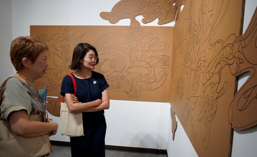 《吹牛皮在紙上》開展 梁任宏30件手繪切割紙藝作正修亮相