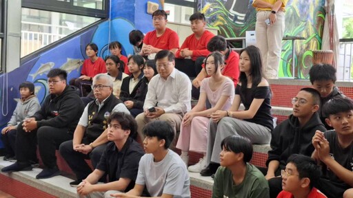 四名國際學校學生攜手資策會、華碩基金會 捐贈3C設備送愛到阿里山原民學校