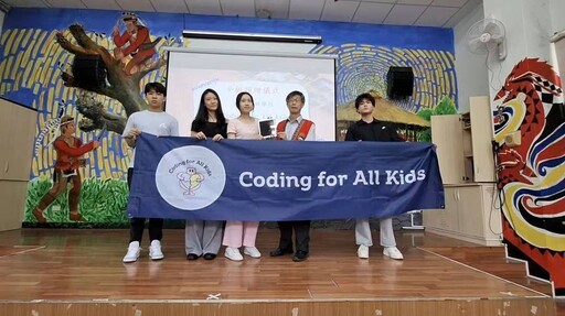 四名國際學校學生攜手資策會、華碩基金會 捐贈3C設備送愛到阿里山原民學校