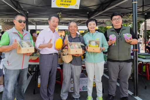 「吃瓜一路發」！嘉義水上瓜瓜節民眾排隊搶吃瓜、玩體驗超有感
