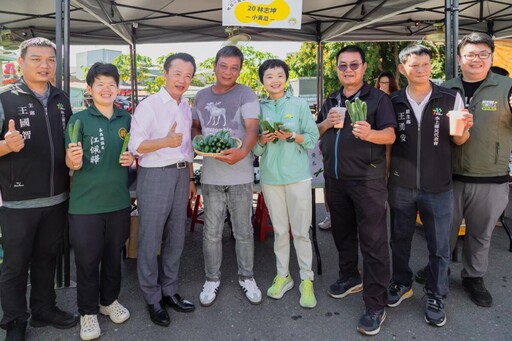 「吃瓜一路發」！嘉義水上瓜瓜節民眾排隊搶吃瓜、玩體驗超有感
