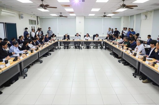 行政院長卓榮泰視察亞洲無人機AI創新應用研發中心