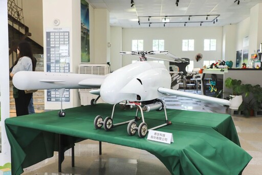 行政院長卓榮泰視察亞洲無人機AI創新應用研發中心