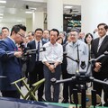 行政院長卓榮泰視察亞洲無人機AI創新應用研發中心