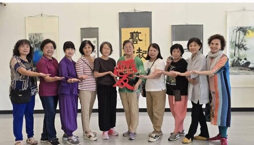 藝起傳愛 翔鳳會員藝術公益聯展