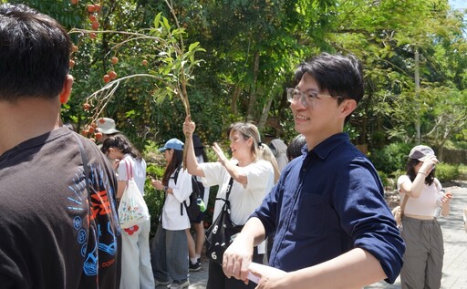 荔枝變身氣泡飲X文創筆 林楷軒攜青年走入旗山南勝體驗農業創生
