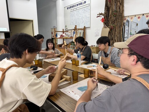 荔枝變身氣泡飲X文創筆 林楷軒攜青年走入旗山南勝體驗農業創生
