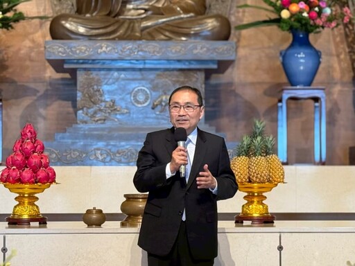 侯友宜法鼓山禮佛浴佛 祈願市政推動順利百姓安居樂業