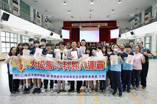 許縣長出席中小學科展頒獎 鼓勵全國賽再獲佳績
