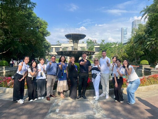 松山文創園區培訓32位學生國際大使 流利英語導覽驚豔世壯運外賓