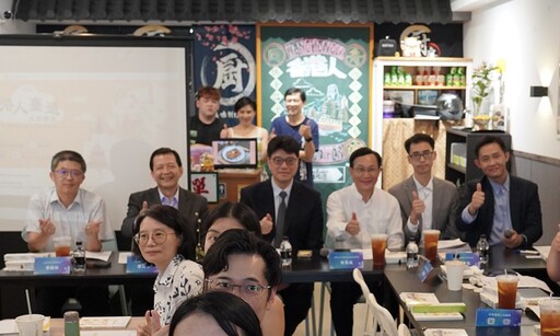 2025港人台適生活講座 邱垂正聆聽港人意見解說居留定居政策