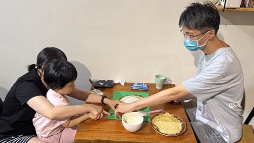 家扶基金會雲林發展學園結合在地商家 讓龍舟變成美味蛋糕捲