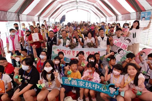 粽葉飄香傳溫情 攜手包粽慶端午