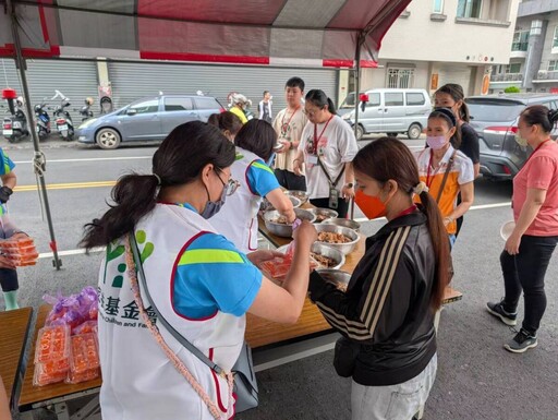 粽葉飄香傳溫情 攜手包粽慶端午