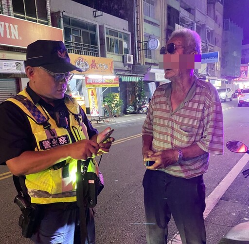 老翁深夜迷途繞圈 北港警方暖心助返家