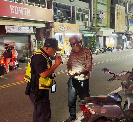 老翁深夜迷途繞圈 北港警方暖心助返家