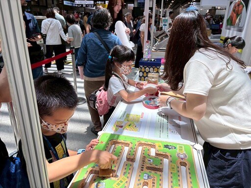 誠車漫遊趣味無窮 高雄車站鐵路便當節結合誠信廉潔宣導