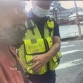 老翁就醫後突感不適 暖警守護助其返家