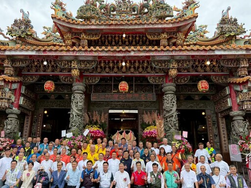 文武大眾爺聖誕 劉和然參香祝壽廟方捐贈110萬助警勤務