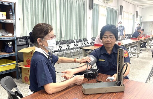 端午節慰勞辛勞 北港警察之友會送粽子暖警心