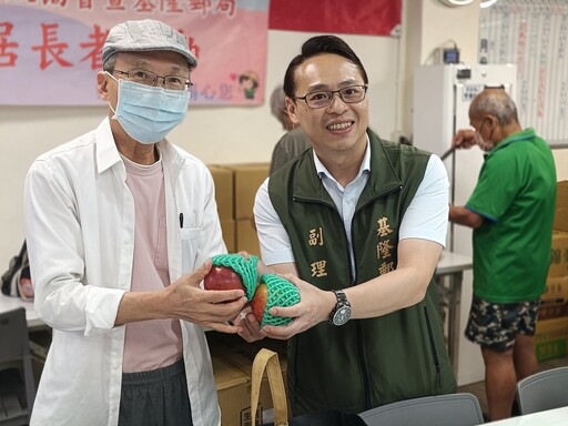 郵政有愛！基隆郵局粽情送萬里