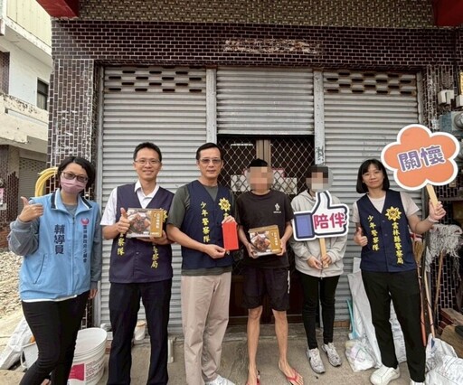關懷弱勢與高風險少年 雲警端午送暖