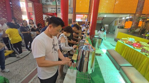 東照山關帝廟端午送萬顆「粽」、甘露水、立蛋賽 三大亮點人潮湧入