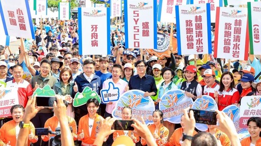 陳其邁為林園龍舟錦標賽鳴槍 加碼冠軍獎金為參賽隊伍加油打氣