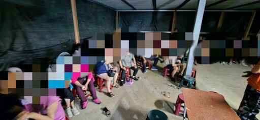 高市警端午無休突襲鐵皮賭場 梓官區57名賭客狼狽落網
