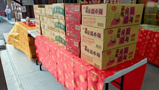 泡麵土地公傳奇 頭城玄德宮吃泡麵祈求財運