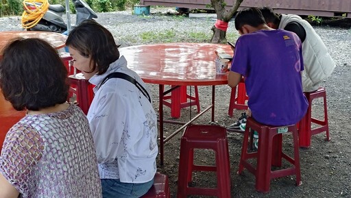 泡麵土地公傳奇 頭城玄德宮吃泡麵祈求財運