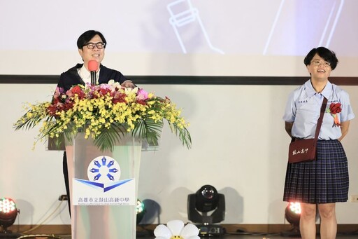 鼓山高中畢業典禮 陳其邁勉畢業生勇敢逐夢 成為人生競賽的領先者