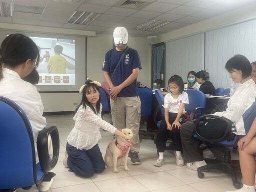 移民署金門縣服務站新住民生命教育活動 狗老師與新住民及小朋友互動