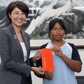 布農孩子田萱榮獲總統教育獎 許縣長心疼助買好弓