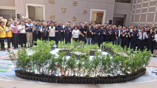 嘉市歡慶警察節 黃敏惠揭幕互動式情境模擬訓練靶場並當場試射10分滿靶