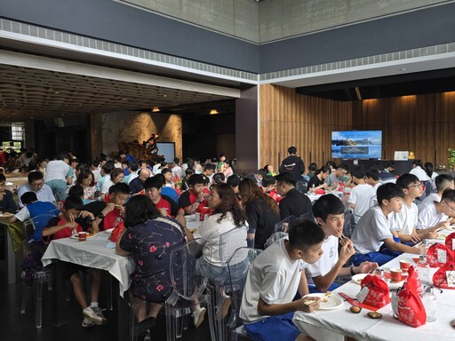 大雅廚具總經理楊素眞力挺STEAM教育 大雅后里學子表現亮眼獲獎助學金肯定