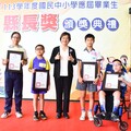 王惠美表揚彰化628位國小縣長獎得主 勉勵敦品勵學培養健全人格