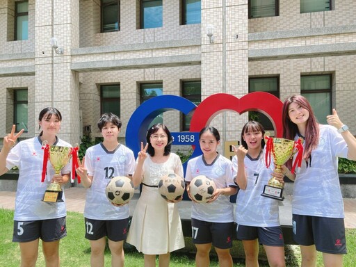 輔英科大女足橫掃全場 二連霸勇奪冠軍