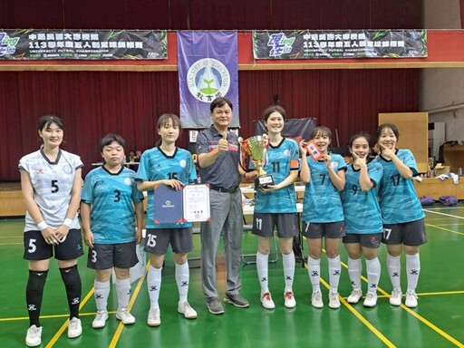 輔英科大女足橫掃全場 二連霸勇奪冠軍