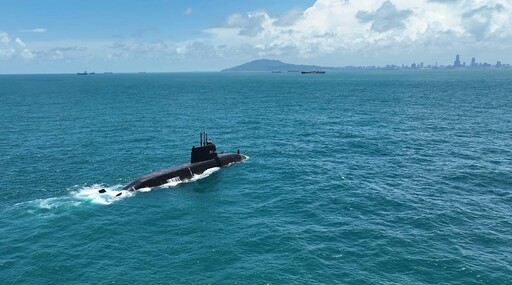 台船領航國艦國造!「海鯤軍艦」首次浮航測試成功 邁向潛航階段