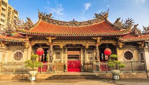 香火裊裊,萬華心~龍山寺的時光低語/丁倩