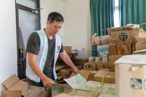 信義志工走入雲林五塊社區 整理讀冊館打造共讀空間