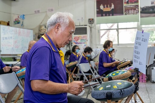 信義志工走入雲林五塊社區 整理讀冊館打造共讀空間