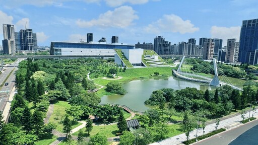 黃韻庭女士登上《時尚漫旅ROAM》封面 與孩子共築城市文化的第一哩路