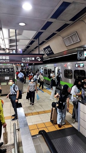 臺鐵成立列車時刻調整一級應變小組 董事長鄭光遠視察全線列車正常運行
